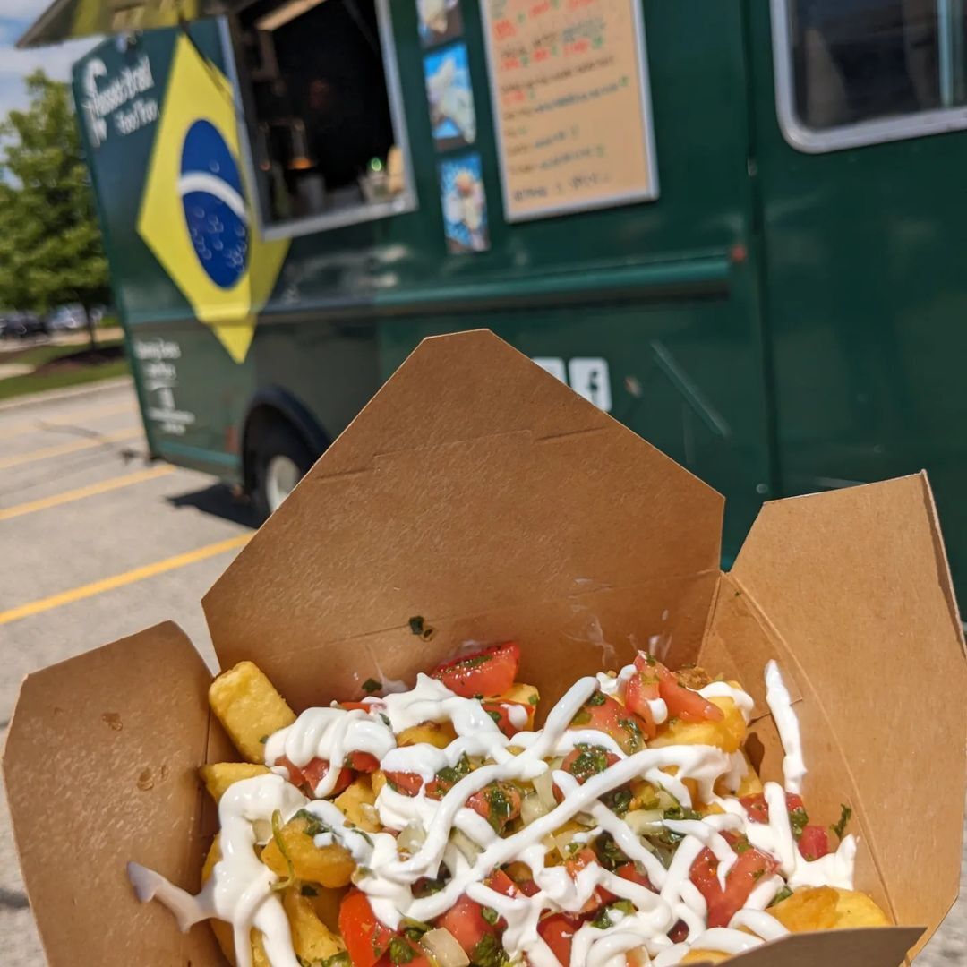 Welcome @passadobrasilfoodtruck!!! We are so excited to have some seriously good street food. Today I am trying a little bit of everything. The Festa Fries are so colourful and the Coxinhas smell amazing. They have delicious sweet and savory pastries so don't miss out!! They are here until 1:30!!